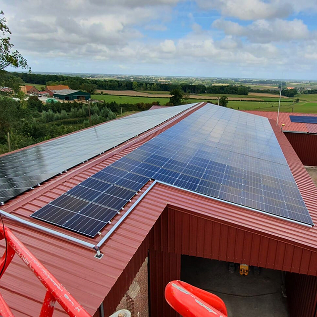 découvrez comment les panneaux solaires transforment l'énergie solaire en une source d'énergie renouvelable efficace et durable pour votre maison. explorez les avantages environnementaux et économiques de cette technologie innovante.