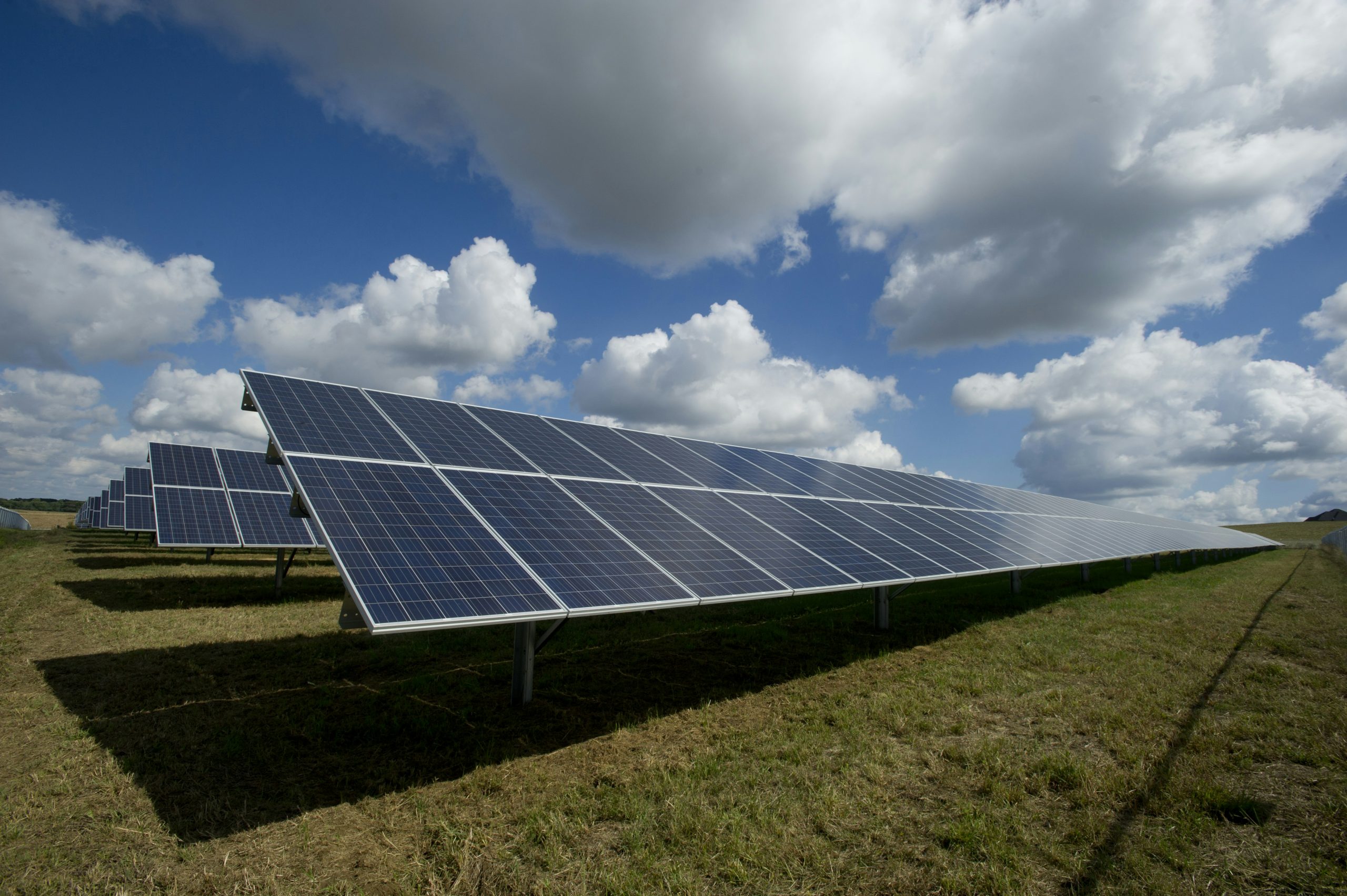 découvrez comment obtenir des panneaux solaires gratuits pour réduire vos factures d'énergie et contribuer à la protection de l'environnement. profitez d'opportunités de financement et d'aides gouvernementales pour installer des systèmes solaires chez vous sans aucun coût.