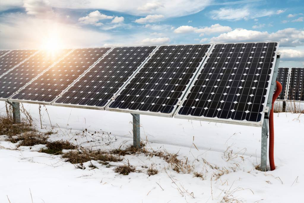 découvrez comment les panneaux solaires fonctionnent pendant l'hiver, leur efficacité en basse température, et les meilleures pratiques pour maximiser leur performance durant les mois froids. optez pour une énergie renouvelable durable même en saison hivernale.