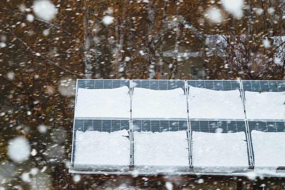 découvrez comment les panneaux solaires fonctionnent en hiver et leur efficacité durant les mois froids. apprenez à maximiser votre production d'énergie solaire même avec moins de lumière. profitez d'une énergie renouvelable toute l'année!