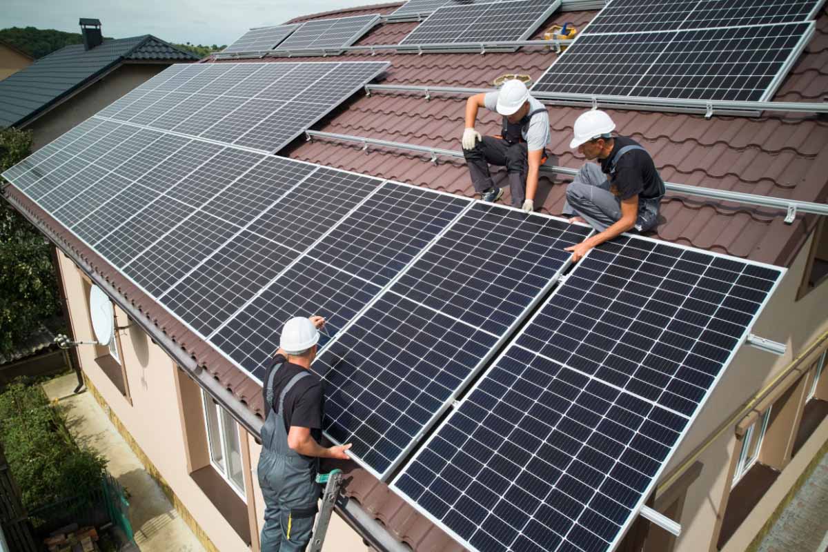 découvrez comment optimiser l'utilisation des panneaux solaires en hiver pour maximiser votre production d'énergie. apprenez des astuces et des conseils pour tirer le meilleur parti de votre installation solaire, même pendant les mois les plus froids.