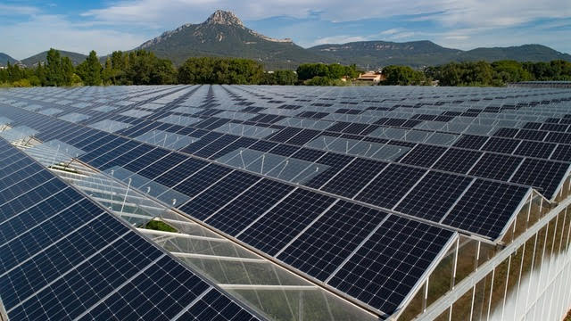 découvrez les meilleures solutions de panneaux solaires à marseille. profitez de l'énergie renouvelable, réduisez vos factures d'électricité et préservez l'environnement grâce à nos installations de panneaux solaires adaptées à vos besoins.