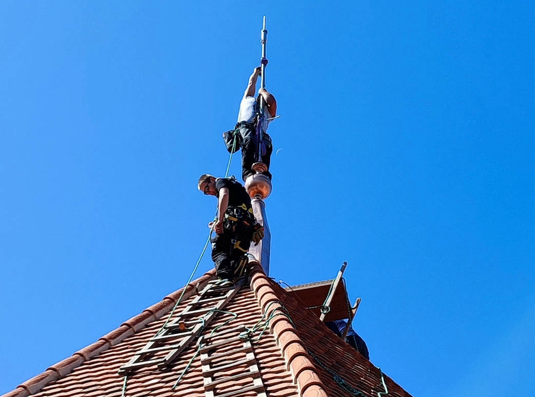 protégez votre maison des intempéries avec un paratonnerre adapté. découvrez nos conseils sur les types de paratonnerres, leur installation et leur entretien pour garantir la sécurité de votre foyer lors d'orages.
