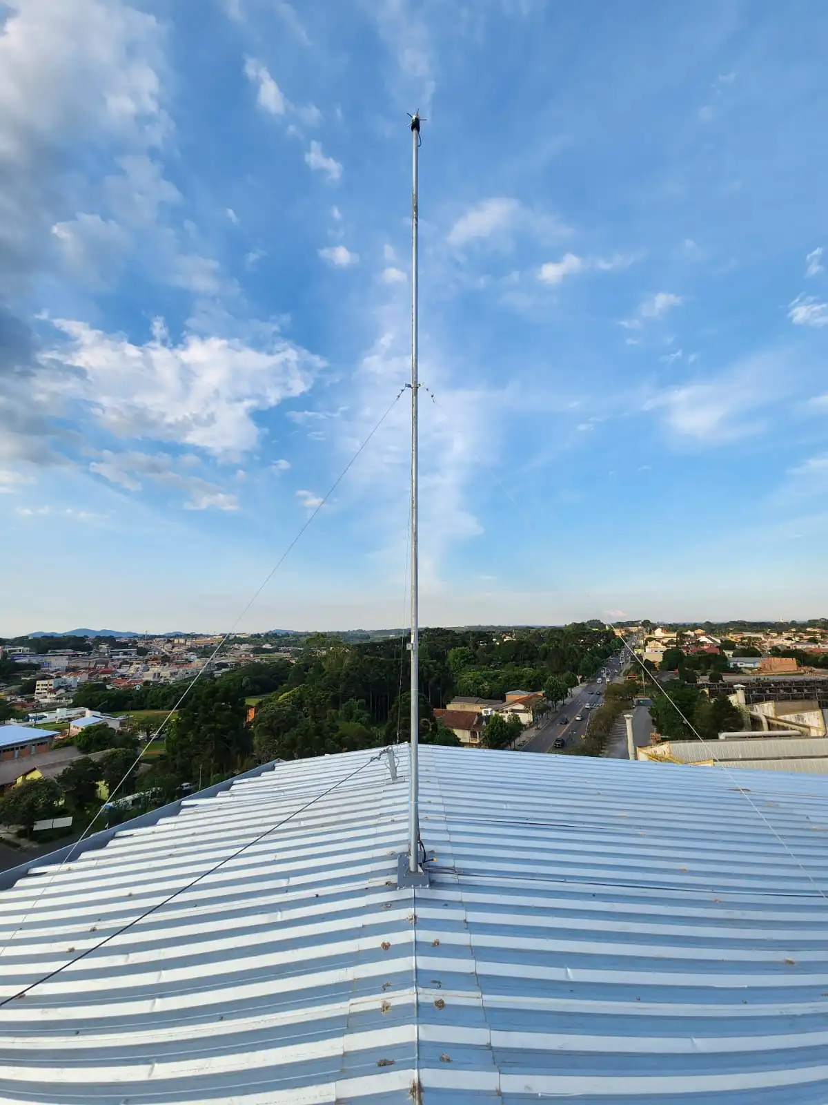 découvrez tout sur les paratonnerres : leur fonctionnement, leur importance pour la protection des bâtiments contre la foudre et les dernières innovations en matière de sécurité électrique.