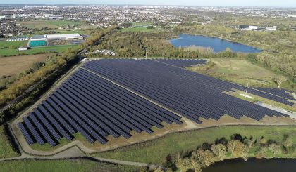 découvrez notre parc photovoltaïque, une solution d'énergie renouvelable innovante qui produit de l'électricité propre et durable. explorez les avantages de l'énergie solaire tout en contribuant à la préservation de l'environnement.