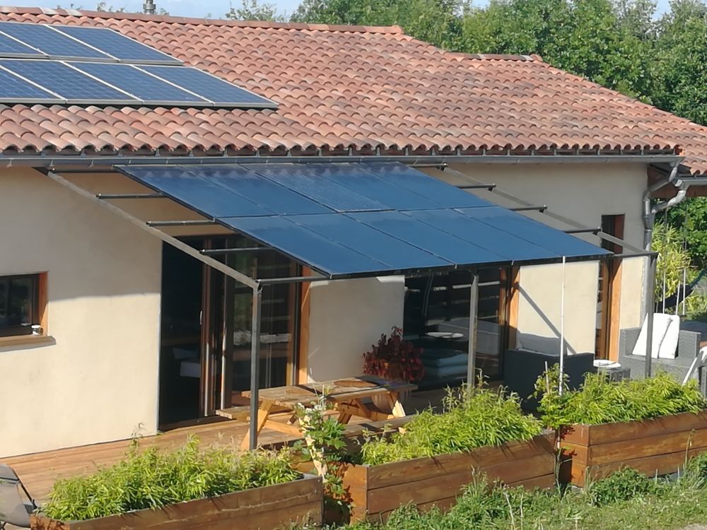 découvrez la pergola solaire, une solution innovante pour transformer votre espace extérieur. profitez d'un abri élégant tout en bénéficiant d'une source d'énergie renouvelable pour illuminer vos soirées. alliez confort, design et respect de l'environnement avec notre gamme de pergolas solaires.