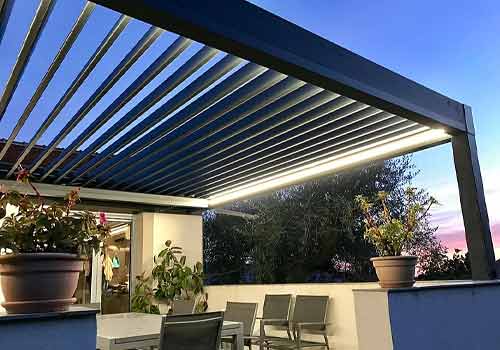 découvrez notre pergola solaire, une solution élégante et innovante pour profiter de votre espace extérieur tout en bénéficiant d'une protection optimale contre le soleil. alliant design moderne et technologie écologique, notre pergola vous offre confort et ombre à tout moment de la journée.