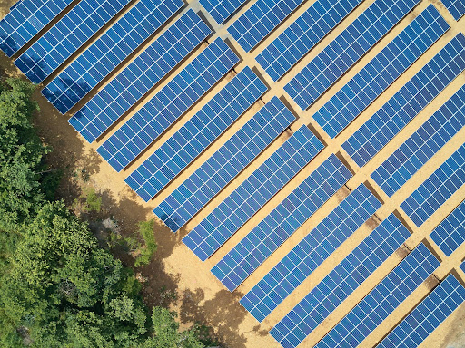 découvrez comment l'énergie photovoltaïque transforme la lumière du soleil en électricité renouvelable, réduisant ainsi votre empreinte carbone tout en vous faisant économiser sur vos factures d'énergie. explorez les avantages, les technologies et les solutions adaptées à vos besoins énergétiques.