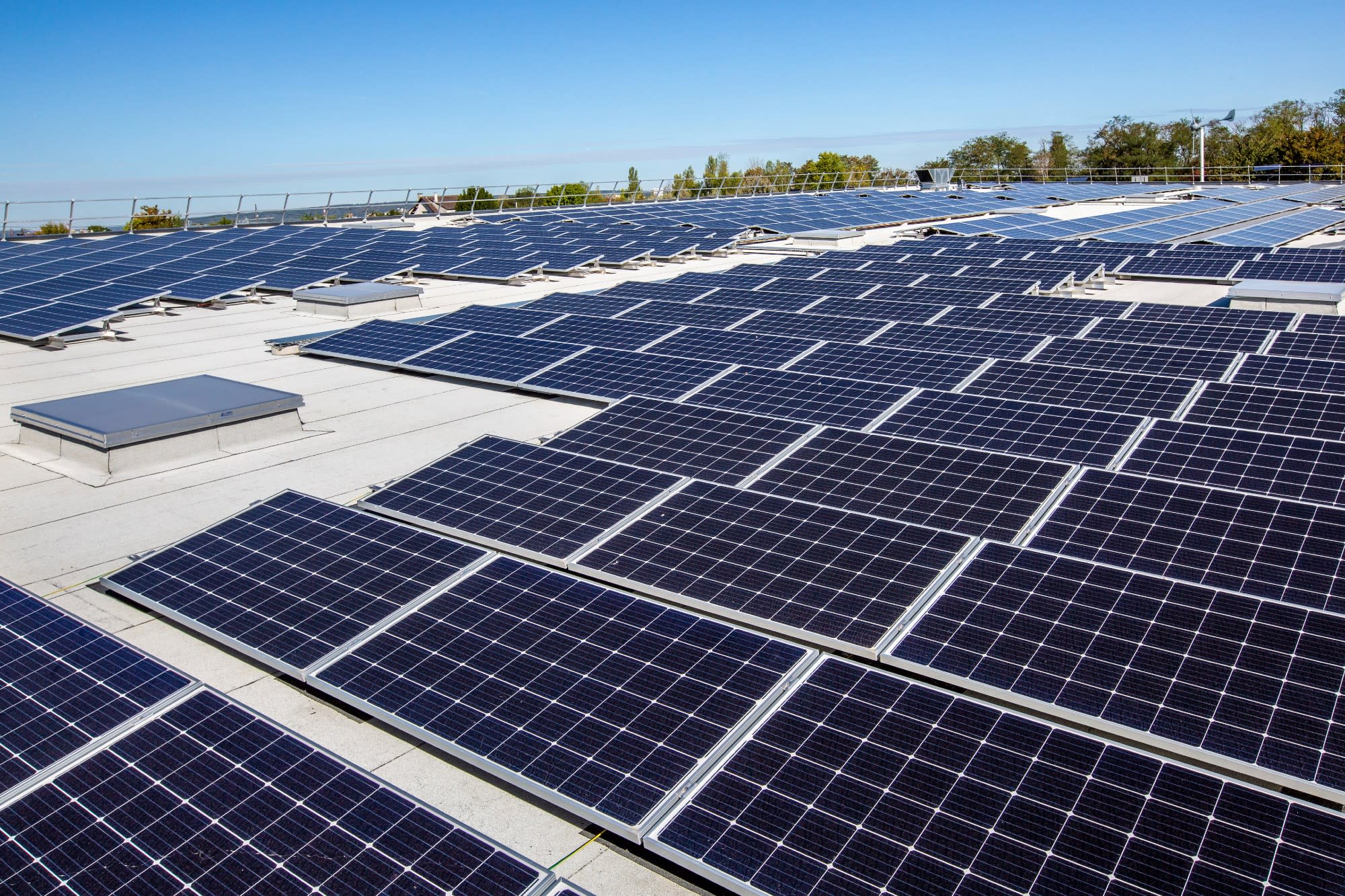 découvrez le photovoltaïque, une solution d'énergie renouvelable qui transforme la lumière du soleil en électricité. explorez ses avantages, son fonctionnement, et comment cette technologie peut contribuer à un avenir durable tout en réduisant vos factures d'énergie.