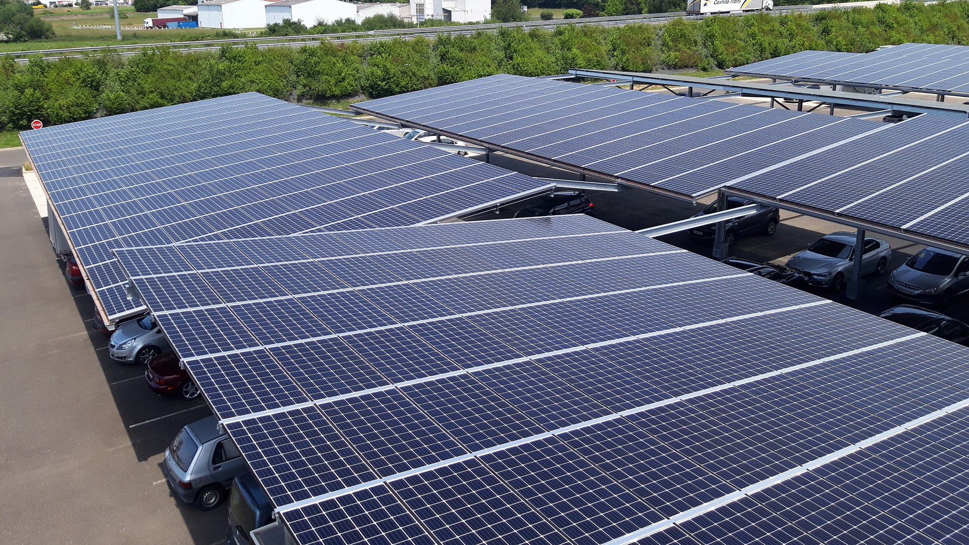 découvrez l'autoconsommation photovoltaïque, une solution durable et économique pour produire votre propre électricité. optimisez votre consommation d'énergie, réduisez vos factures et contribuez à la protection de l'environnement grâce à des systèmes solaires adaptés à vos besoins.