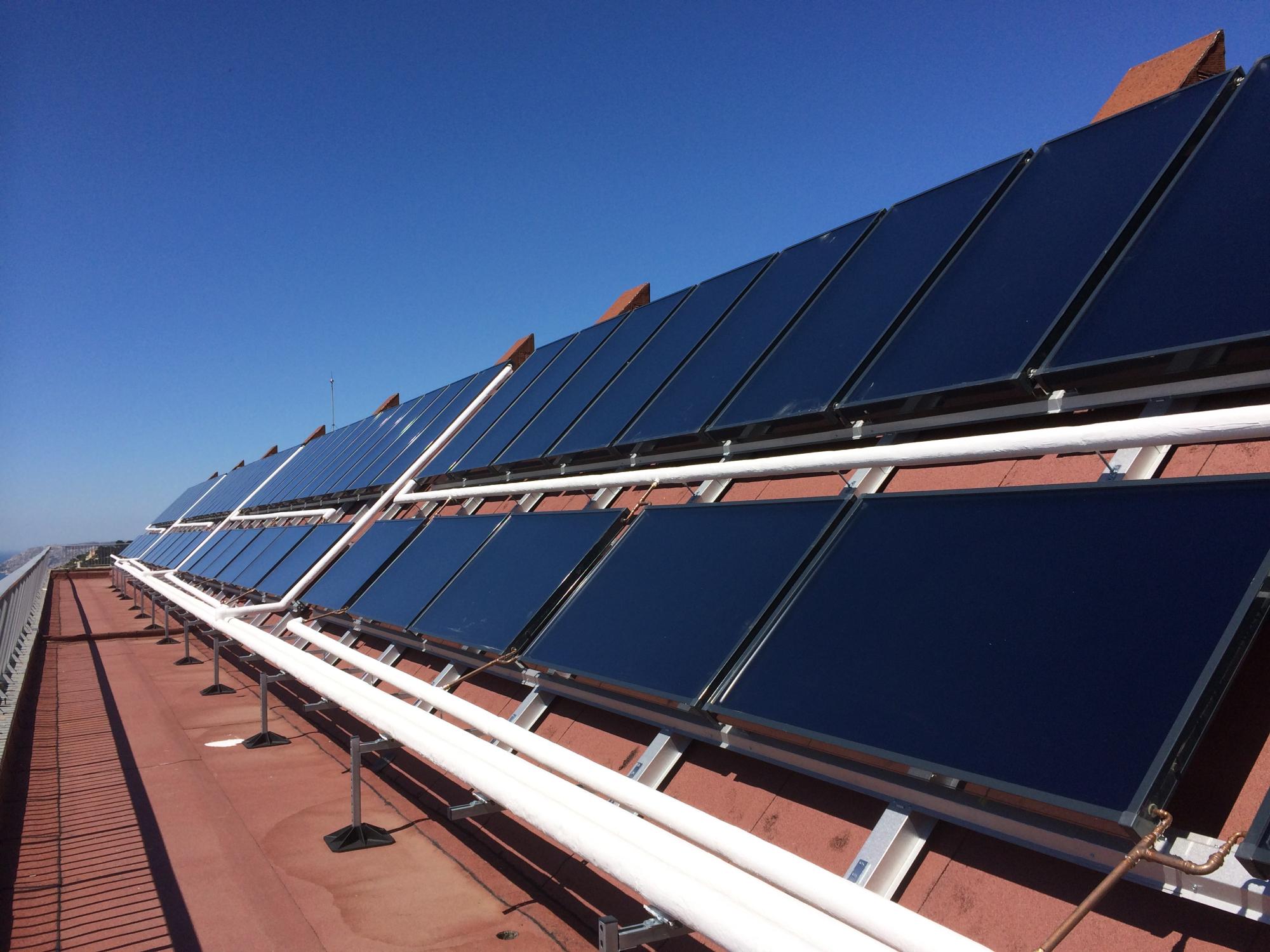 découvrez les avantages du photovoltaïque collectif, une solution innovante et durable pour produire de l'énergie solaire en groupe. apprenez comment optimiser vos coûts énergétiques tout en contribuant à la transition énergétique. rejoignez le mouvement vers une énergie propre et collaborative dès aujourd'hui !