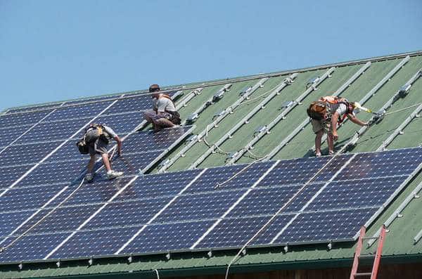 découvrez pourquoi le photovoltaïque peut être considéré comme non rentable pour certains projets. analyse des coûts, des subventions et des retours sur investissement dans le secteur de l'énergie solaire.