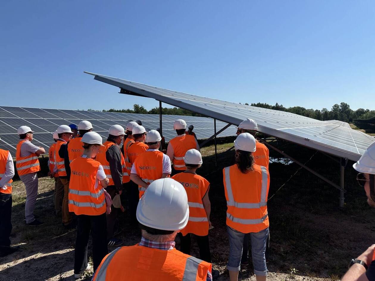 découvrez photovoltaique73, votre expert en solutions solaires en savoie. profitez d'installations photovoltaïques de qualité, d'un accompagnement personnalisé et d'économies d'énergie durables pour un avenir plus vert.