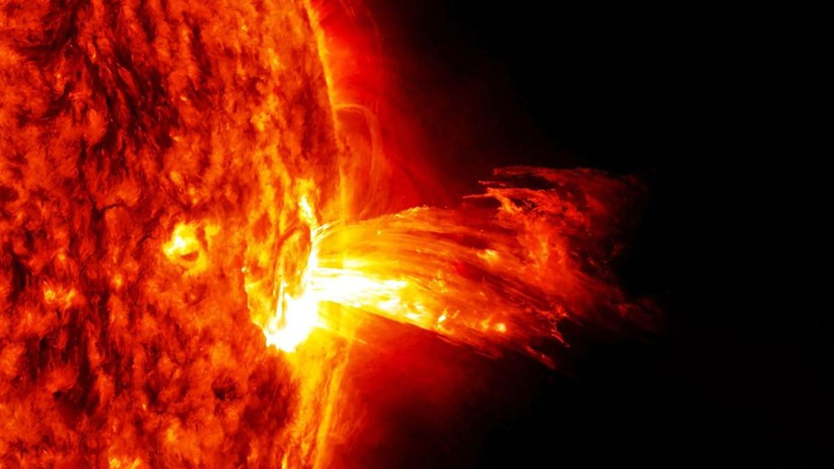 découvrez la polarité solaire, un phénomène fascinant qui influence l'énergie du soleil et son impact sur notre système solaire. apprenez comment cette polarité affecte les climats, la météorologie spatiale et même les technologies terrestres. plongez dans l'univers de l'astronomie et explorez les mystères du soleil!