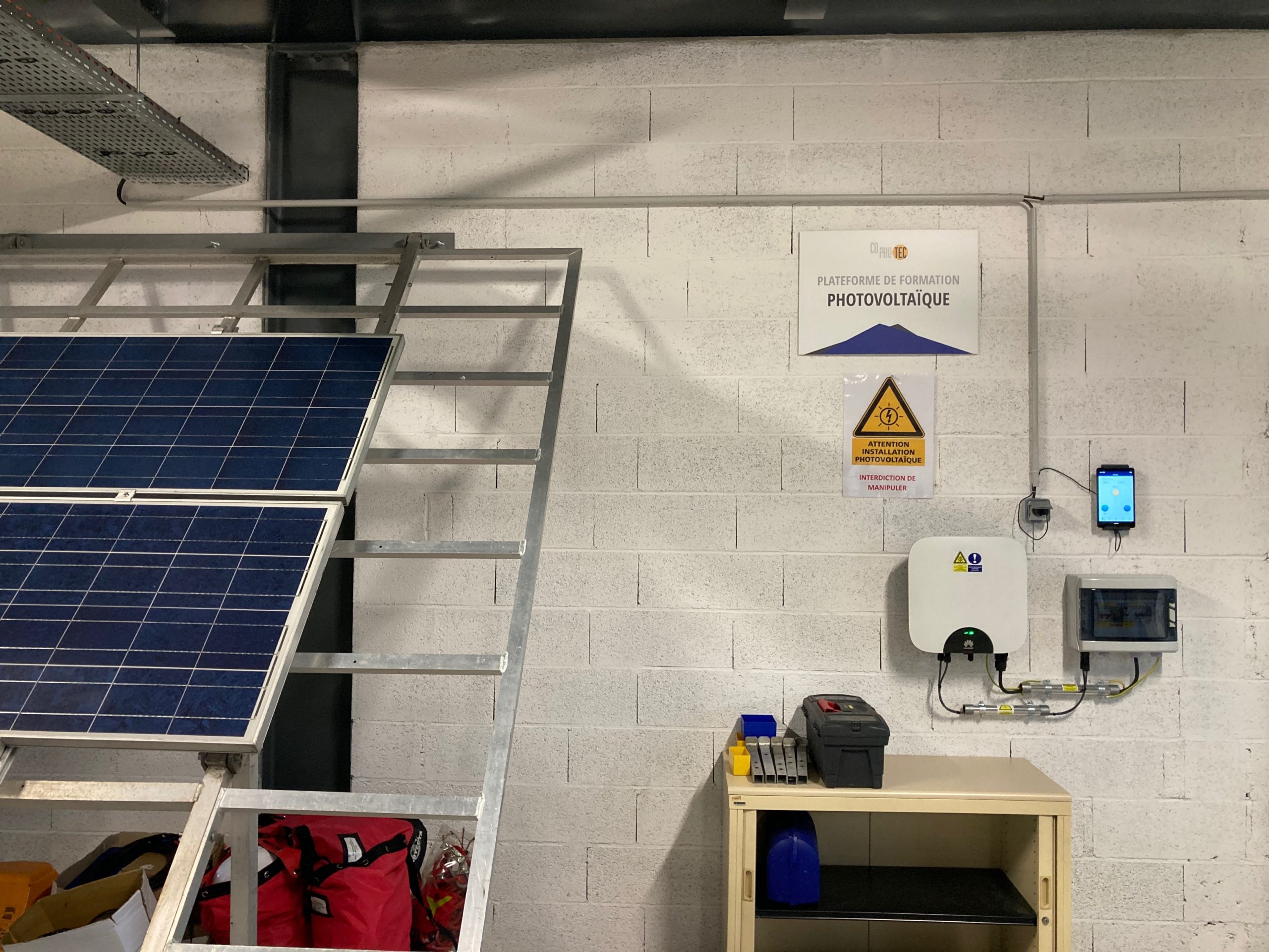 découvrez nos formations sur l'énergie photovoltaïque à des prix compétitifs. apprenez les techniques d'installation, de maintenance et d'optimisation des panneaux solaires pour devenir un expert du secteur et profiter de toutes les opportunités d'un marché en pleine expansion.