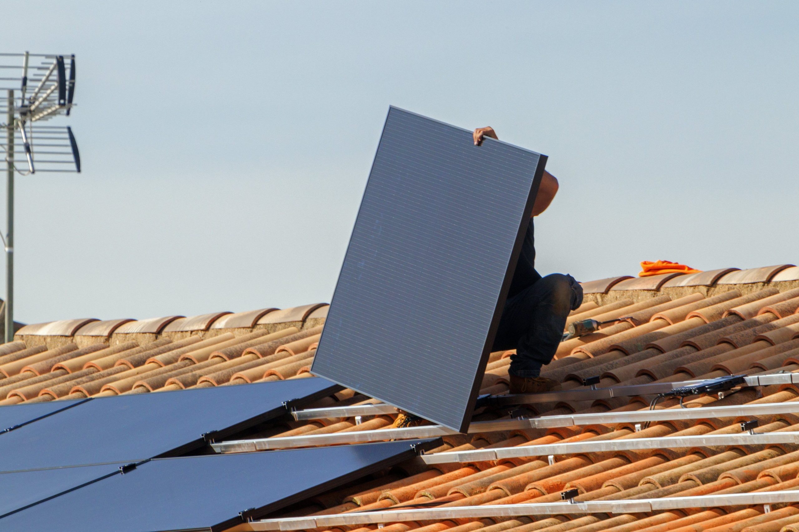 découvrez les prix des panneaux solaires et trouvez la solution idéale pour votre projet d'énergie renouvelable. comparez les coûts, les marques et les options disponibles pour profiter d'une énergie propre et économique.