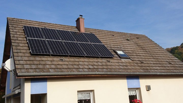 découvrez les prix des panneaux solaires adaptés pour une maison de 100m2. optimisez votre consommation d'énergie et réduisez votre facture tout en contribuant à un avenir plus durable. comparez les offres et choisissez la meilleure option pour votre projet solaire.