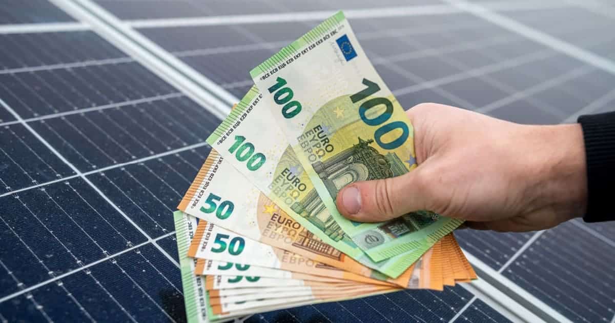 découvrez les prix des panneaux photovoltaïques pour une surface de 100m2. informez-vous sur les coûts d'installation, les aides financières disponibles et le retour sur investissement pour une transition énergétique réussie.