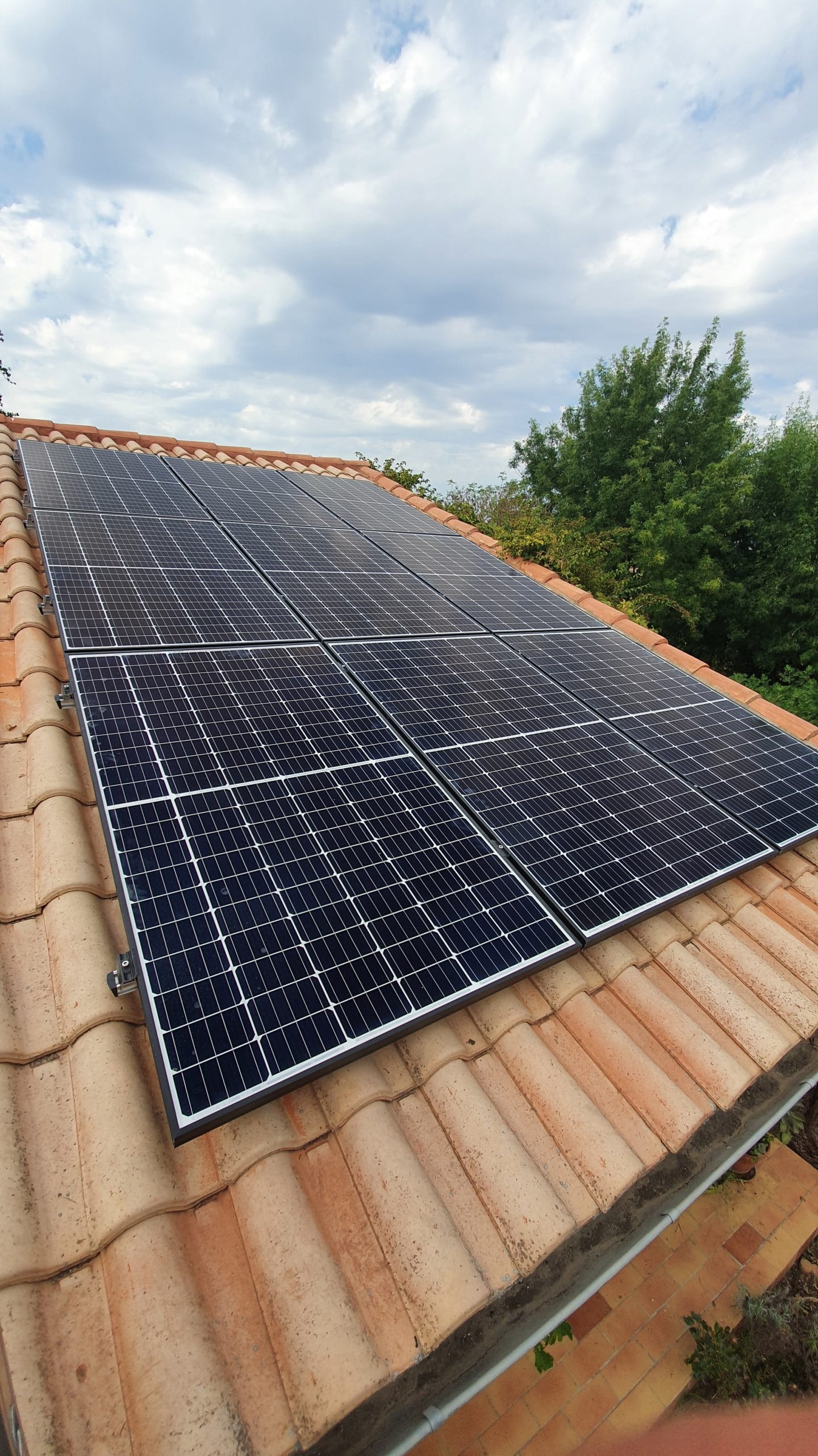 découvrez les prix des panneaux photovoltaïques pour une surface de 100 m². comparez les offres, les subventions et les économies d'énergie pour optimiser votre investissement dans les énergies renouvelables.