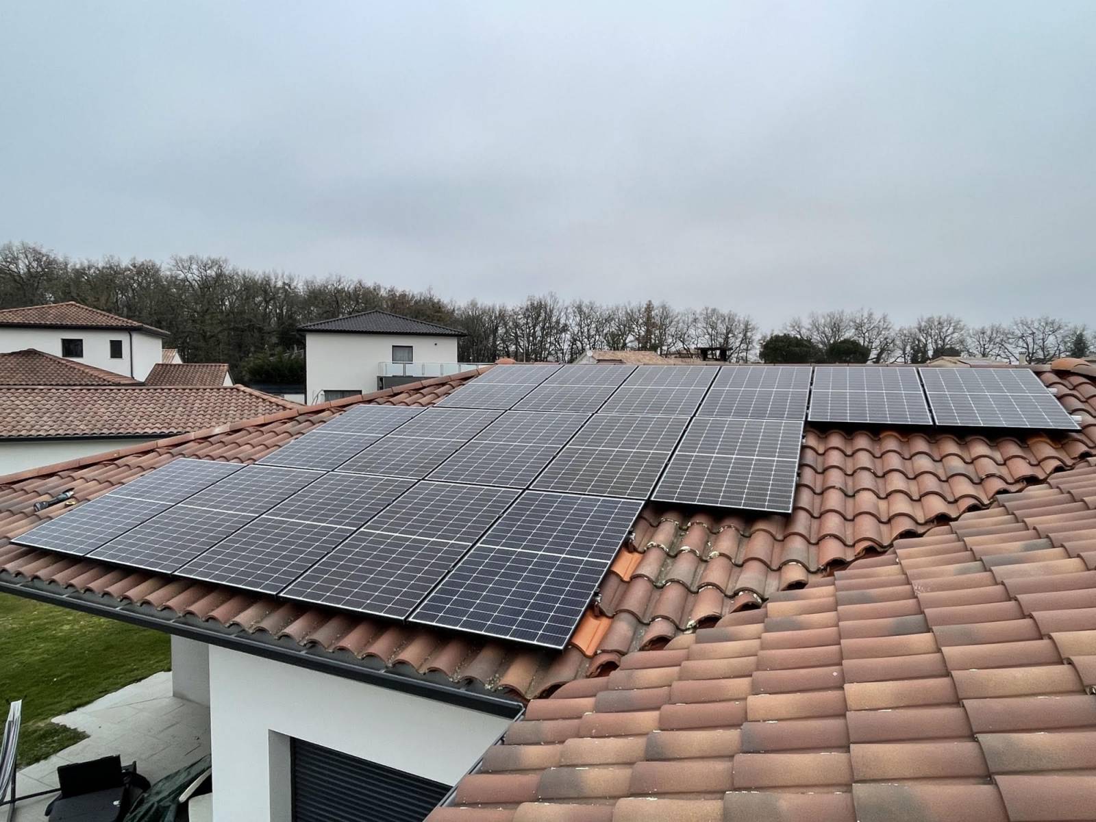 découvrez comment maximiser la puissance des panneaux solaires pour votre maison. apprenez à optimiser l'efficacité énergétique de votre système photovoltaïque et à réduire vos factures d'électricité tout en préservant l'environnement.