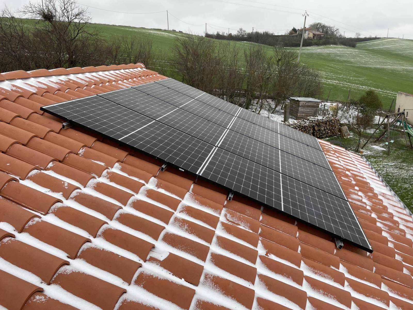 découvrez les rails solaires, une solution innovante pour l'installation de panneaux photovoltaïques. optimisez l'espace de votre toit tout en garantissant une performance maximale de votre système solaire. idéal pour les particuliers et les professionnels souhaitant profiter de l'énergie renouvelable.