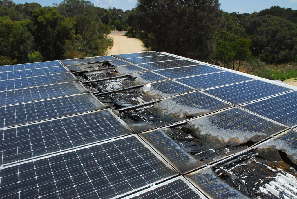 découvrez les risques liés à l'installation et à l'exploitation des panneaux photovoltaïques. informez-vous sur les impacts environnementaux, les problèmes de sécurité et les précautions à prendre pour garantir un fonctionnement optimal de vos systèmes solaires.