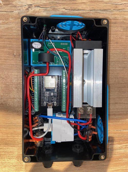 découvrez notre routeur solaire innovant, conçu pour offrir une connectivité fiable et durable tout en préservant l'environnement. idéal pour les zones éloignées, ce dispositif utilise l'énergie solaire pour vous connecter au monde, où que vous soyez.