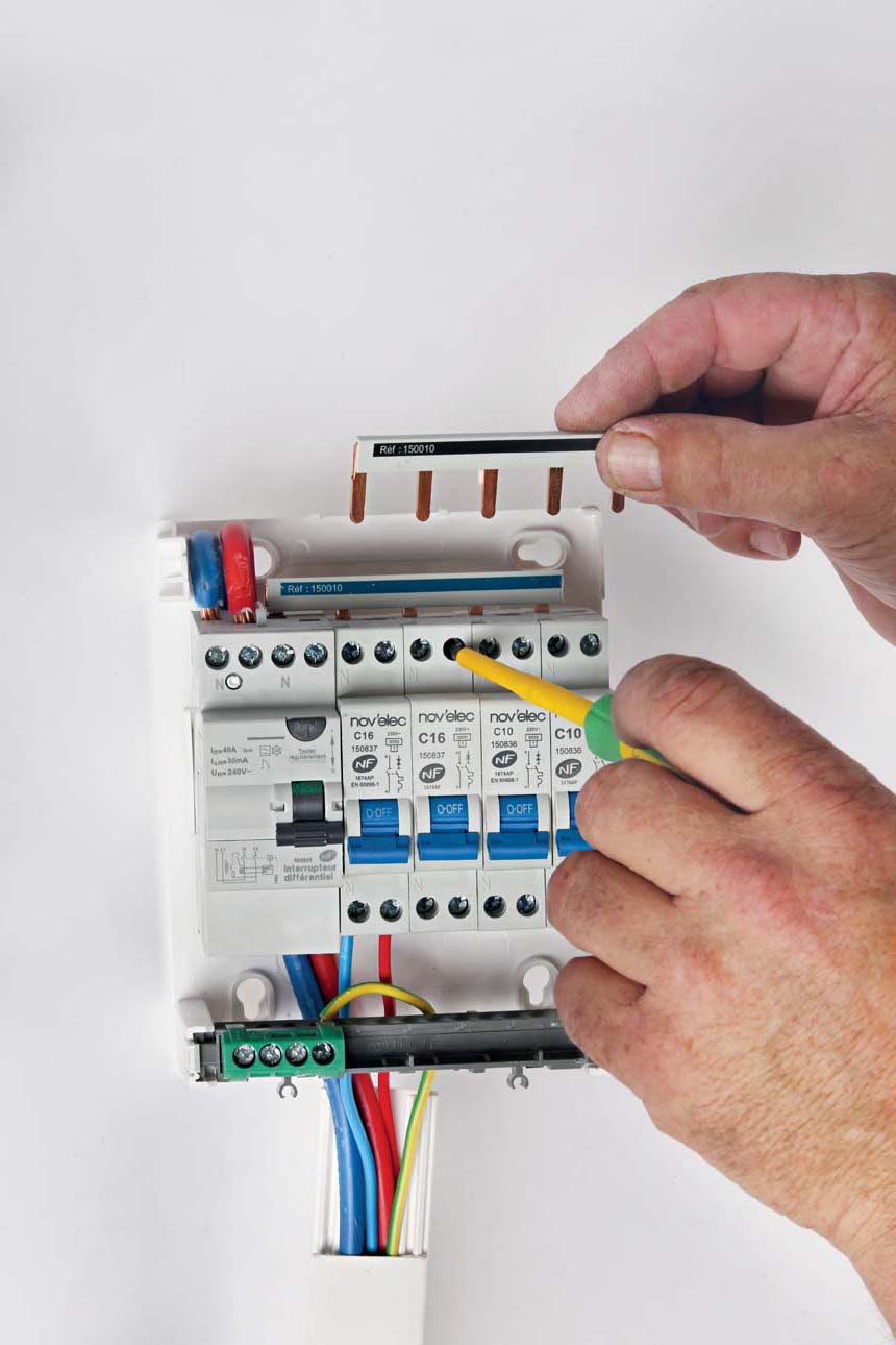 découvrez nos conseils et solutions pour le raccordement de tableaux électriques. apprenez les meilleures pratiques pour garantir une installation sécurisée et efficace, tout en respectant les normes en vigueur.