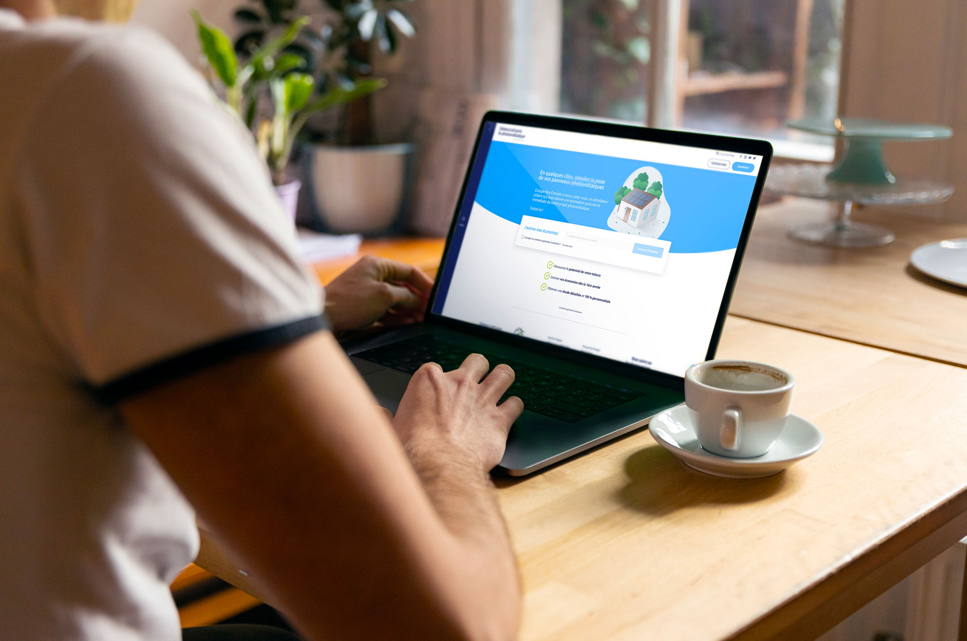 découvrez notre simulateur solaire gratuit, un outil innovant qui vous permet d'estimer la production d'énergie solaire de votre installation. optimisez votre projet photovoltaïque en quelques clics et profitez pleinement des avantages de l'énergie renouvelable.