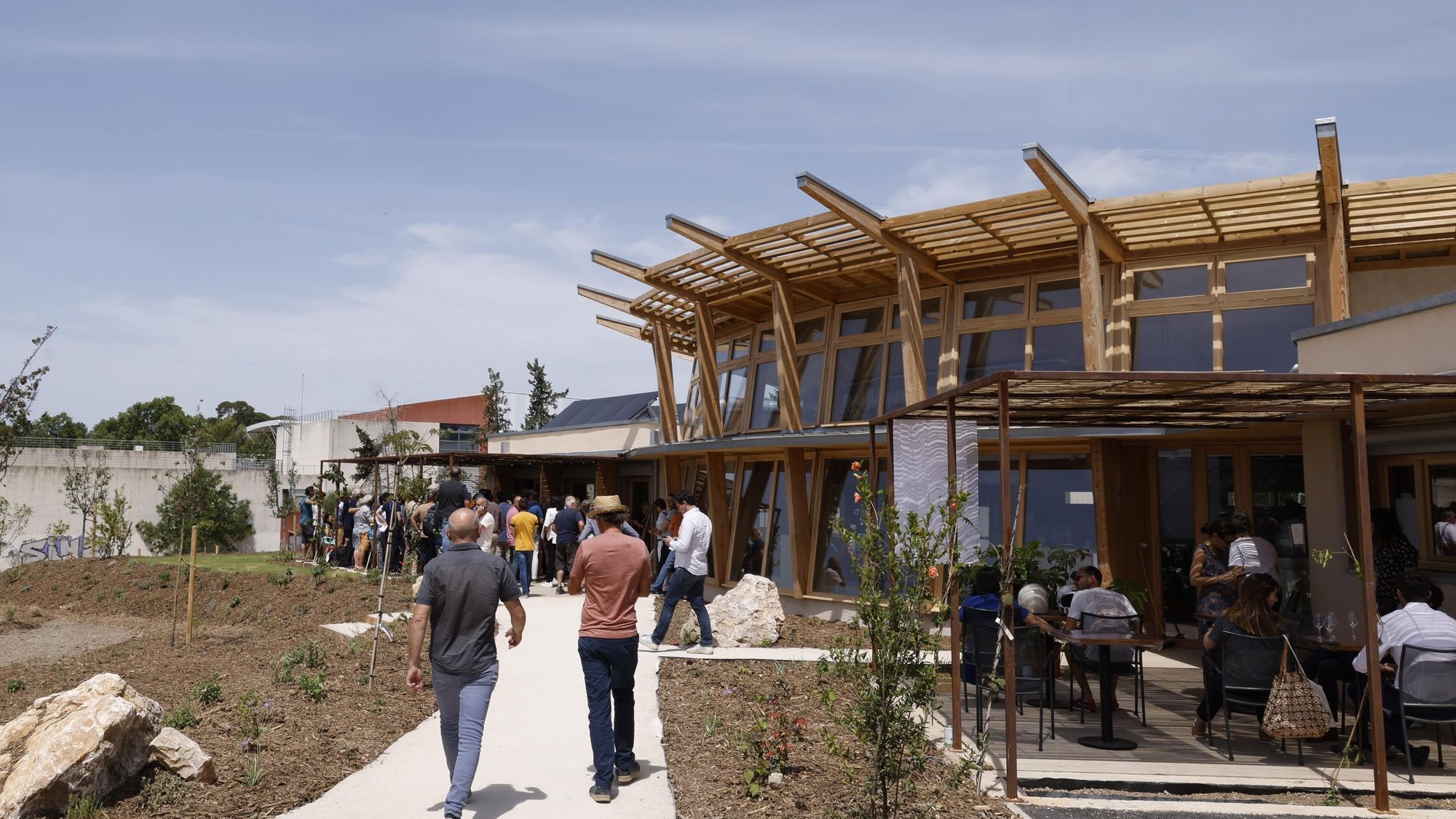 découvrez les solutions solaires à marseille pour réduire votre facture d'énergie et contribuer à un avenir durable. informez-vous sur les panneaux solaires, l'énergie renouvelable et les avantages fiscaux disponibles dans la région.