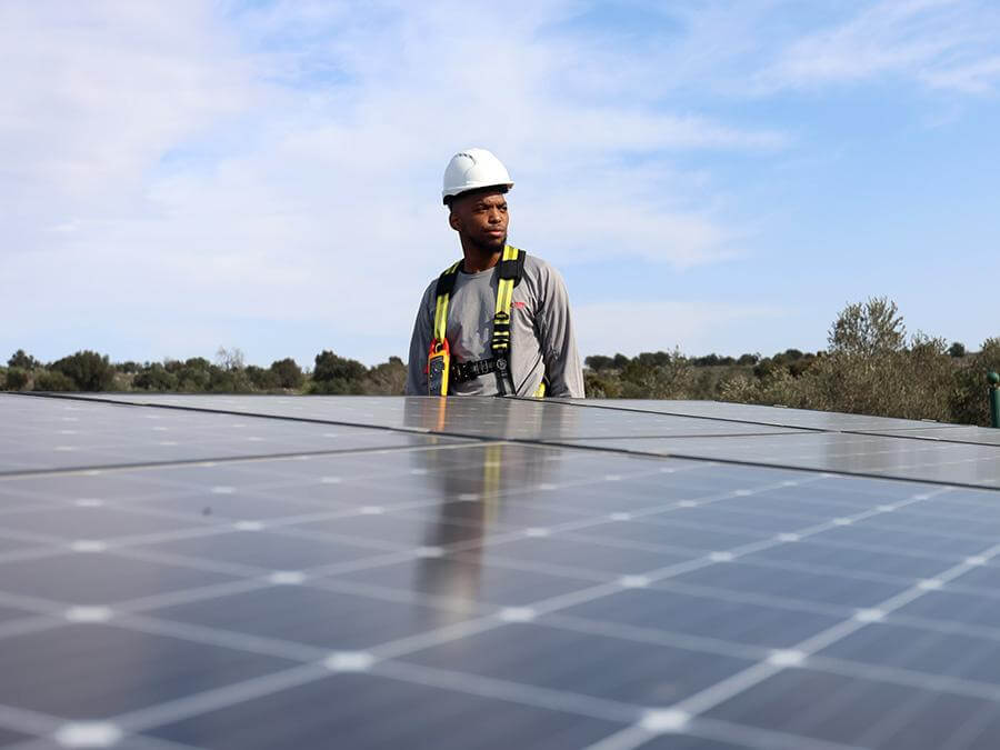 découvrez les solutions photovoltaïques solaredge, offrant une gestion optimisée de l'énergie solaire pour maximiser votre production et réduire vos factures. optez pour une technologie innovante et fiable pour un avenir énergétique durable.