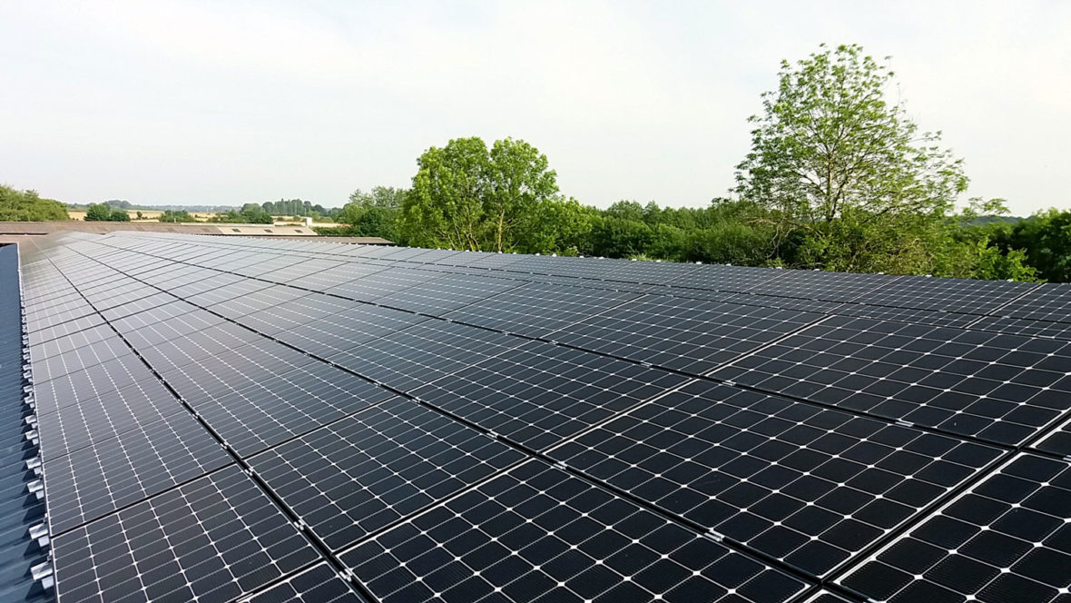 découvrez la stabulation photovoltaïque, une solution innovante alliant agriculture et énergie renouvelable. optimisez l'utilisation de vos espaces agricoles tout en produisant de l'électricité verte grâce à des installations de panneaux solaires adaptées. informez-vous sur les bénéfices économiques et environnementaux de cette approche durable.