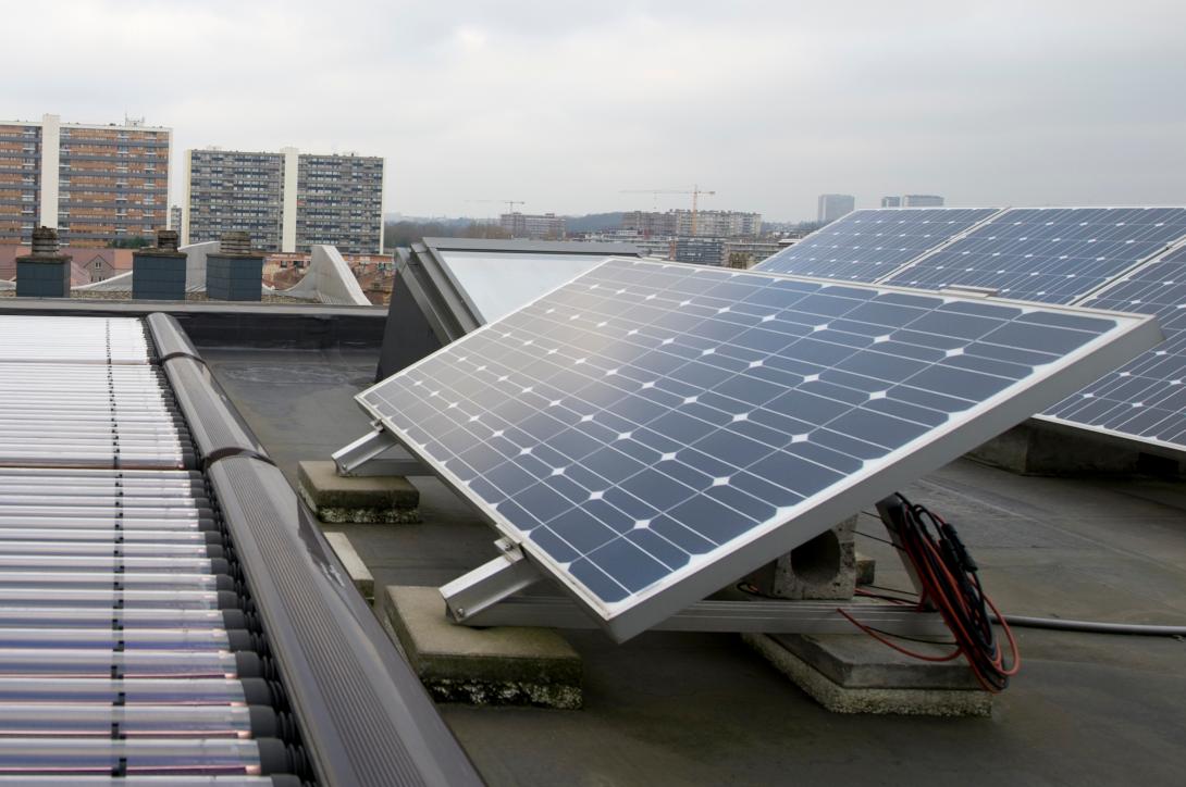 découvrez nos stages spécialisés sur l'installation de panneaux solaires sur toits plats. apprenez les techniques essentielles, les normes de sécurité et les meilleures pratiques pour optimiser l'efficacité énergétique de vos projets. rejoignez-nous pour devenir un expert en énergie renouvelable !
