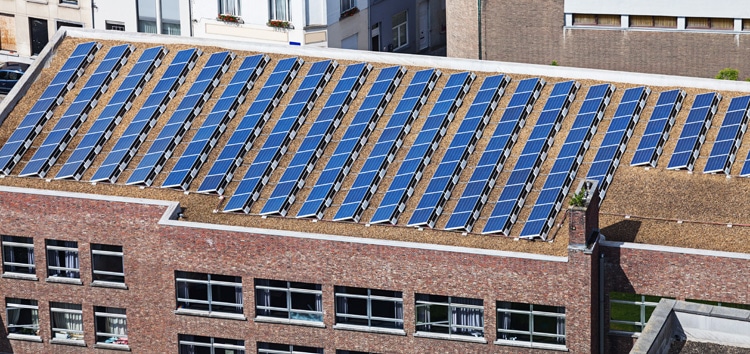 découvrez nos stages spécialisés sur l'installation de panneaux solaires sur toits plats. apprenez les techniques innovantes et les bonnes pratiques pour optimiser la production d'énergie solaire. inscrivez-vous dès maintenant pour allier théorie et pratique dans un domaine en pleine expansion.