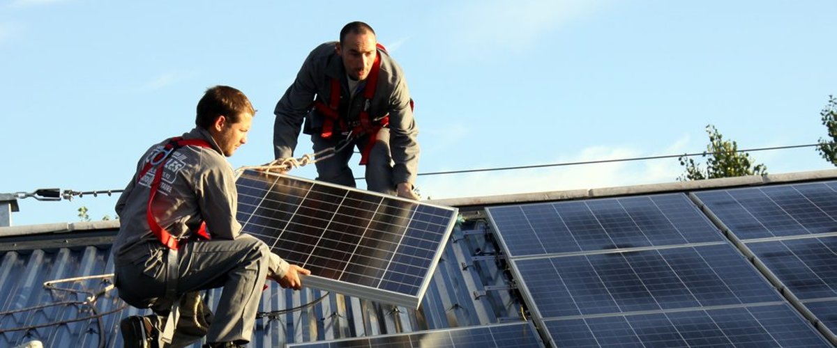 découvrez les opportunités de subvention photovoltaïque en france pour réduire vos coûts d'installation solaire. profitez d'aide financière pour passer à l'énergie renouvelable et optimiser votre consommation d'électricité.