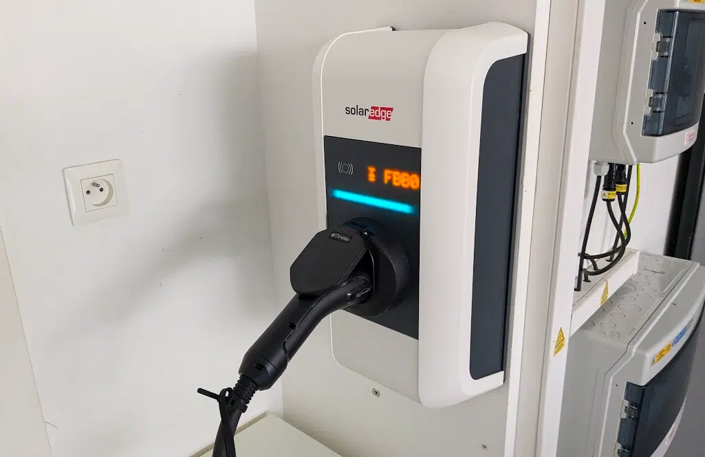 découvrez comment optimiser votre production d'énergie solaire grâce au suivi solaredge. profitez d'analyses détaillées et de données en temps réel pour améliorer le rendement de vos installations photovoltaïques.