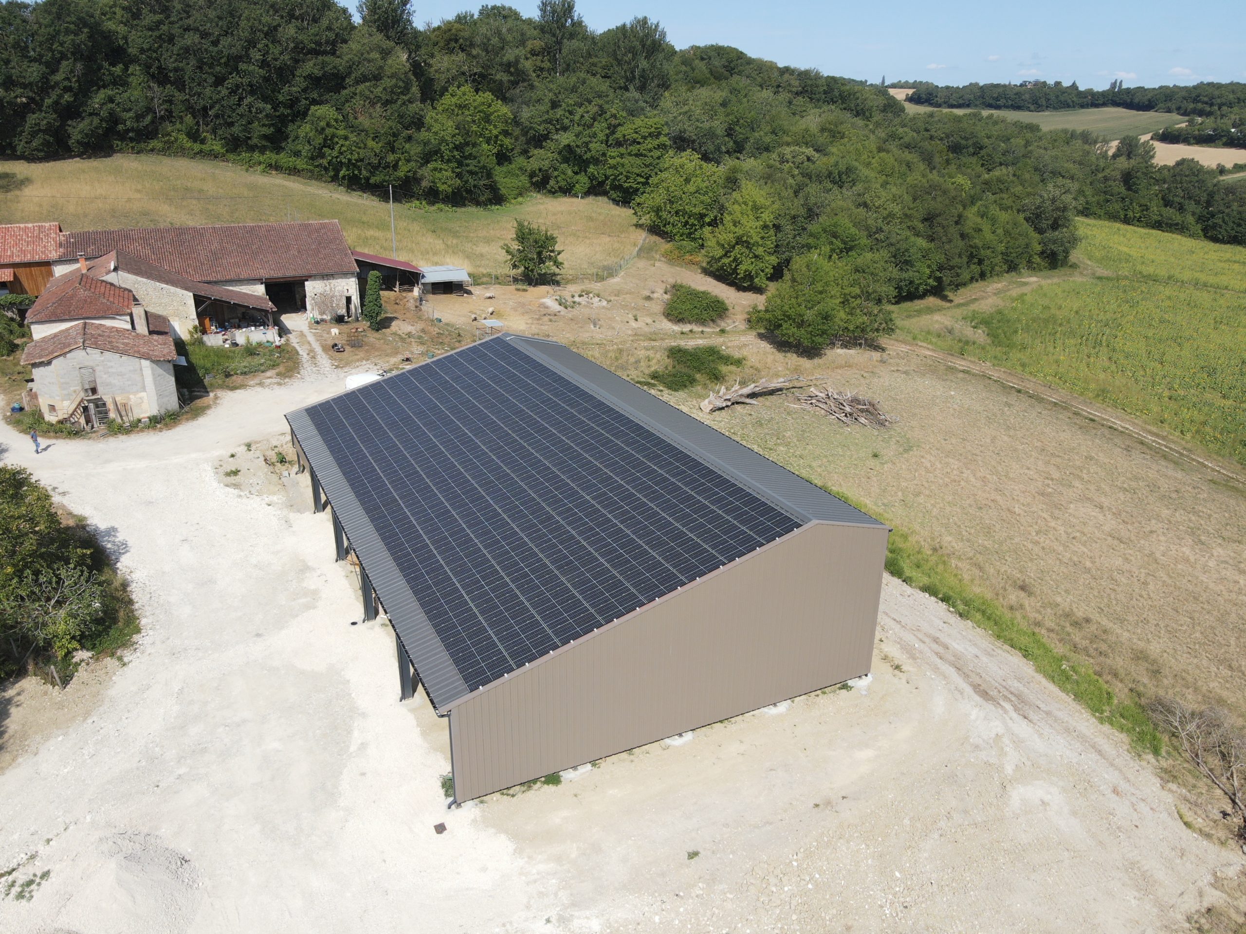 découvrez tout sur la surface nécessaire pour l'installation de panneaux solaires d'une capacité de 100 kwc. optimisez votre production d'énergie renouvelable grâce à nos conseils experts et économisez sur vos factures d'électricité.