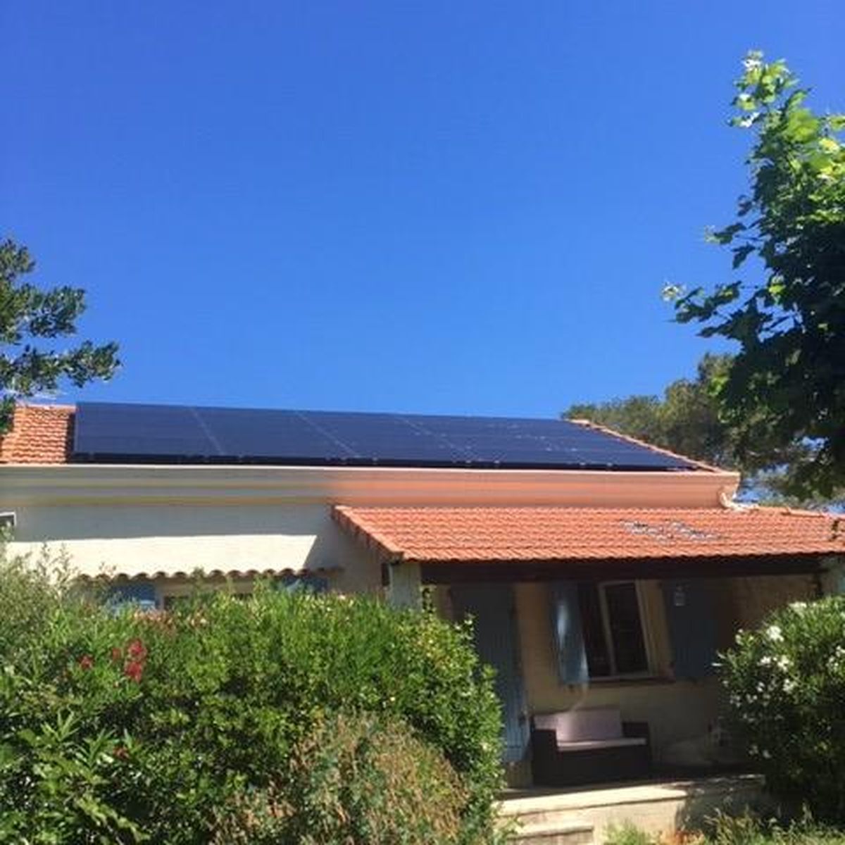 découvrez les témoignages inspirants de particuliers et d'entrepreneurs qui partagent leur expérience avec les panneaux solaires. apprenez comment cette technologie durable a transformé leur consommation d'énergie et contribué à un avenir plus vert.