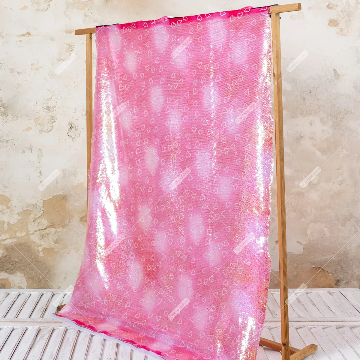 découvrez notre sélection de tissus pv, idéaux pour vos projets de couture et d'ameublement. résistants et esthétiques, ces tissus allient qualité et style pour s'adapter à toutes vos envies créatives.