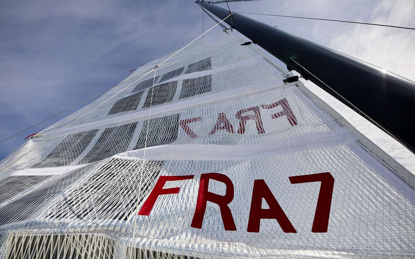 découvrez les avantages des toiles photovoltaïques, une solution innovante et écologique pour produire de l'énergie solaire tout en préservant l'esthétique de vos espaces extérieurs. idéales pour les pergolas, auvents et autres structures, ces toiles sont à la fois durables et performantes.