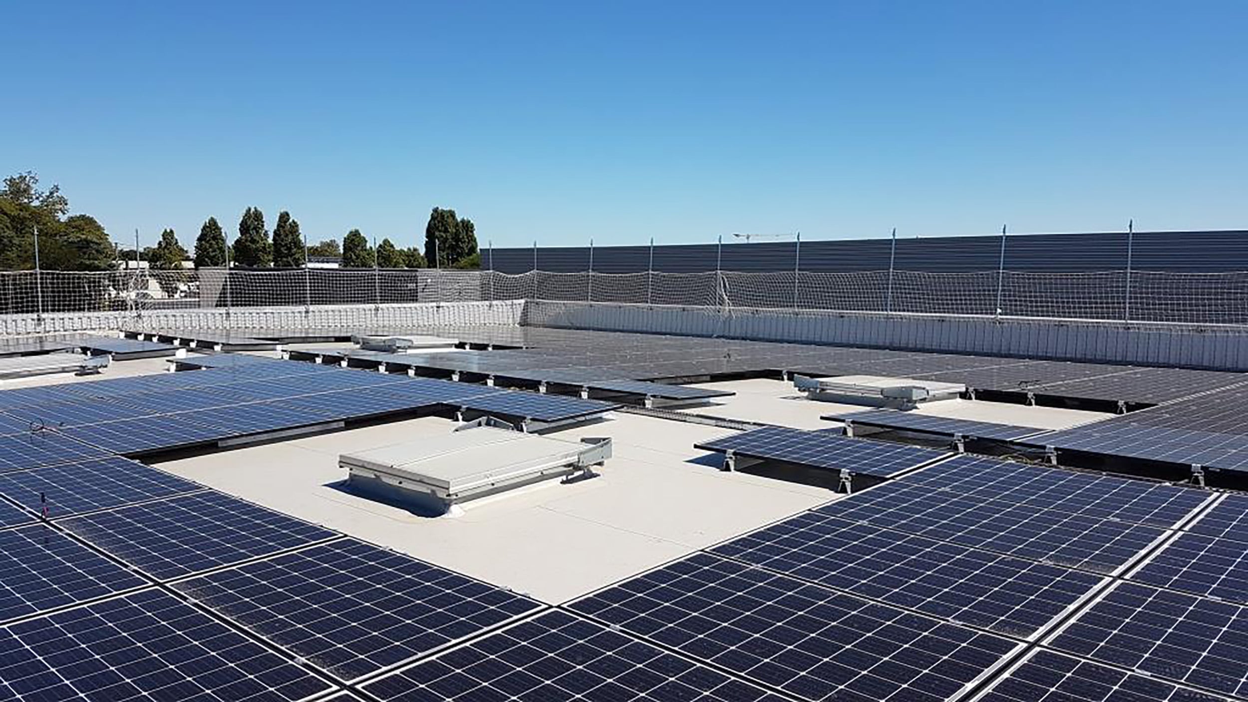 découvrez les avantages des toitures photovoltaïques pour produire votre propre énergie verte. transformez votre toit en source d'énergie renouvelable et réduisez vos factures d'électricité tout en contribuant à la protection de l'environnement.