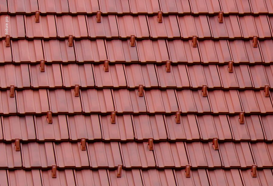 découvrez notre expertise en couverture de toiture en tuiles. nous vous proposons des solutions esthétiques et durables pour la protection de votre maison. demandez un devis gratuit dès maintenant !