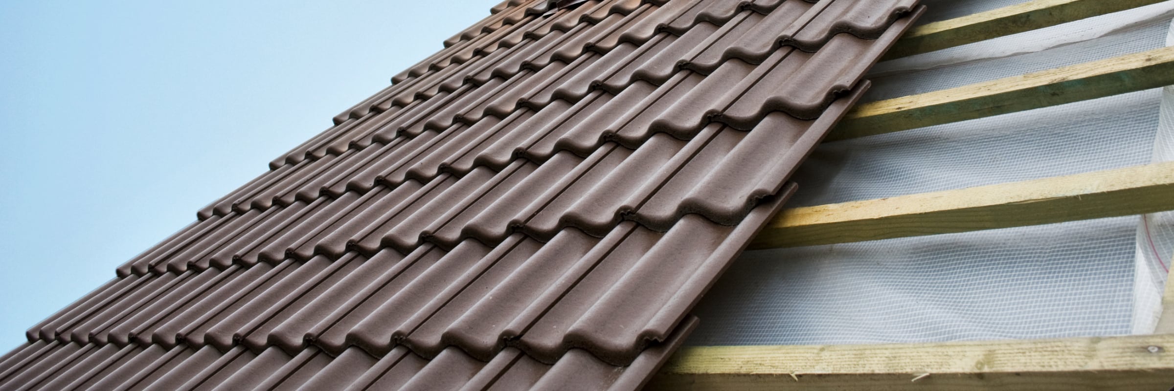 découvrez tout ce qu'il faut savoir sur les toitures : types de matériaux, techniques de construction, conseils d'entretien et critères de choix pour garantir la durabilité et l'esthétisme de votre maison.