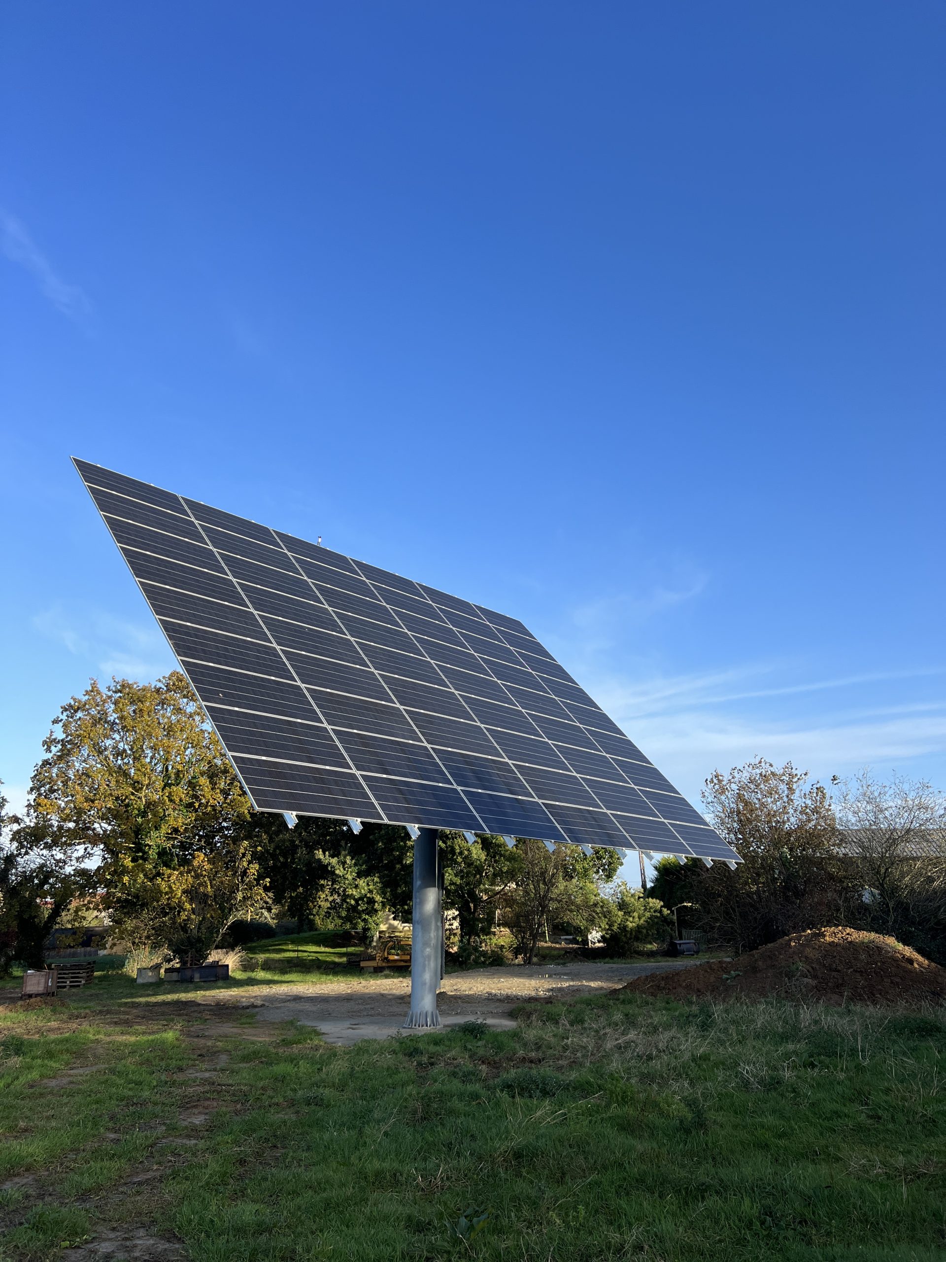 découvrez notre tracker solaire innovant, conçu pour maximiser l'efficacité énergétique de vos panneaux solaires. profitez d'une solution durable pour optimiser la production d'énergie renouvelable et réduire vos factures d'électricité.