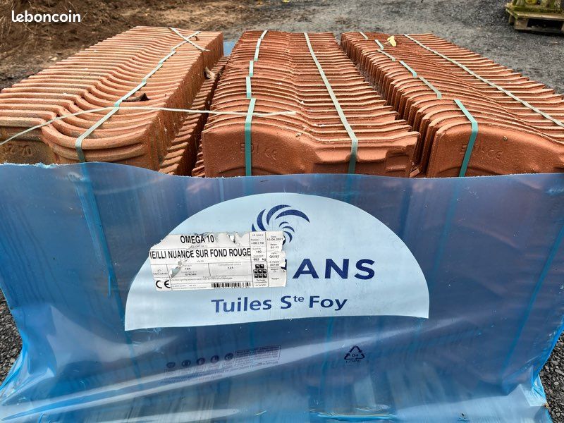 découvrez la tuile omega, un choix esthétique et durable pour la couverture de votre maison. son design innovant et ses performances exceptionnelles en matière d'étanchéité et d'isolation en font une solution idéale pour tous les projets de construction ou de rénovation.