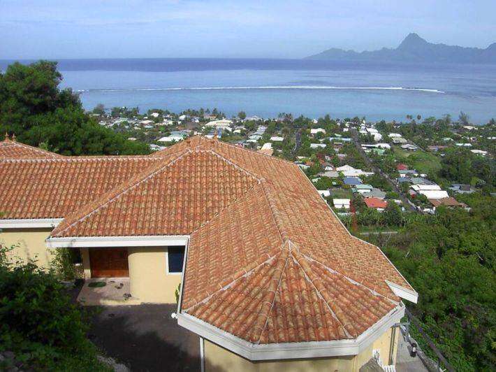 découvrez la tuile omega 10, une solution idéale pour allier esthétisme et durabilité dans vos projets de toiture. avec son design innovant et ses performances élevées, la tuile omega 10 vous garantit une protection optimale contre les intempéries tout en apportant une touche moderne à votre habitat.