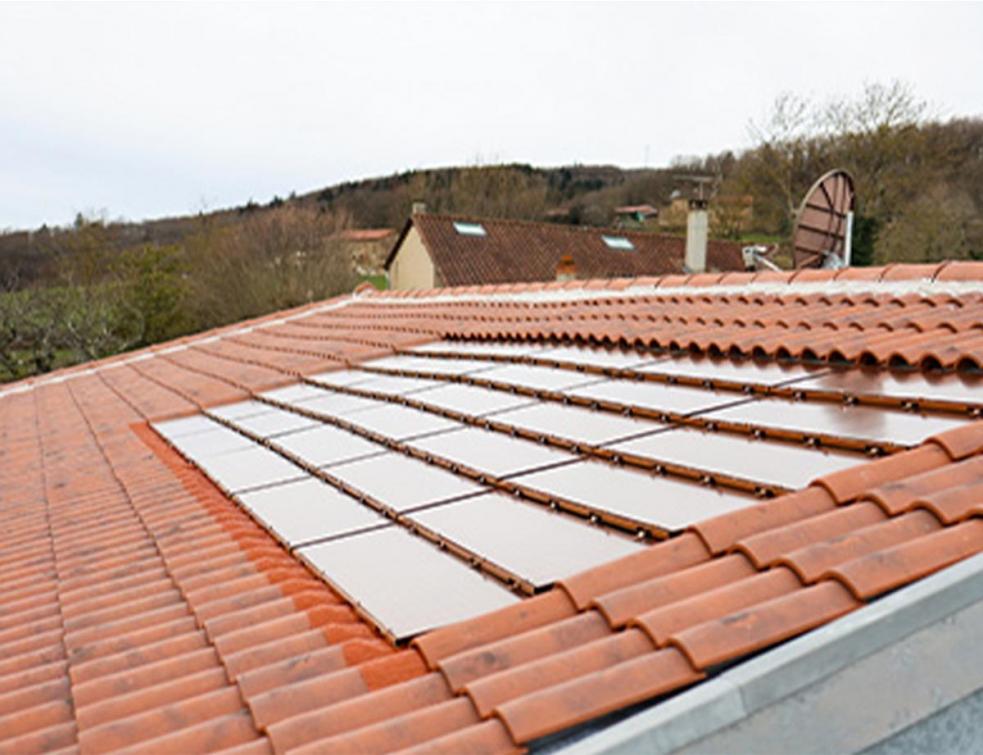 découvrez les tuiles photovoltaïques, une solution innovante alliant esthétique et efficacité énergétique. transformez votre toiture en source d'énergie renouvelable tout en préservant l'apparence de votre maison. profitez des avantages durables de l'énergie solaire avec les tuiles conçues pour s'intégrer harmonieusement à votre habitat.