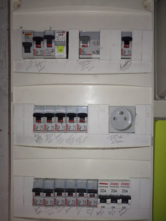 découvrez le ve-tronic wb-01, un dispositif innovant alliant performance et design moderne. profitez d'une technologie avancée pour optimiser vos expériences. idéal pour les utilisateurs à la recherche de fiabilité et d'efficacité.