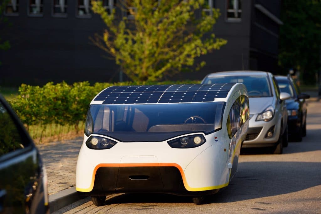 découvrez l'avenir de la mobilité durable avec notre voiture solaire. écologique et innovante, elle utilise l'énergie du soleil pour vous transporter tout en réduisant votre empreinte carbone. explorez les avantages de la conduite solaire et rejoignez la révolution verte !