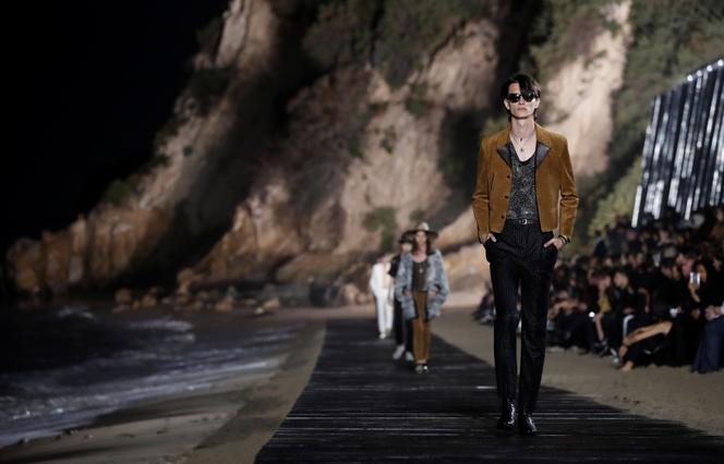 découvrez la mode wks, un mélange unique d'élégance et de confort, alliant les dernières tendances fashion à un style intemporel. explorez notre collection pour rehausser votre garde-robe avec des pièces modernes et inspirantes.